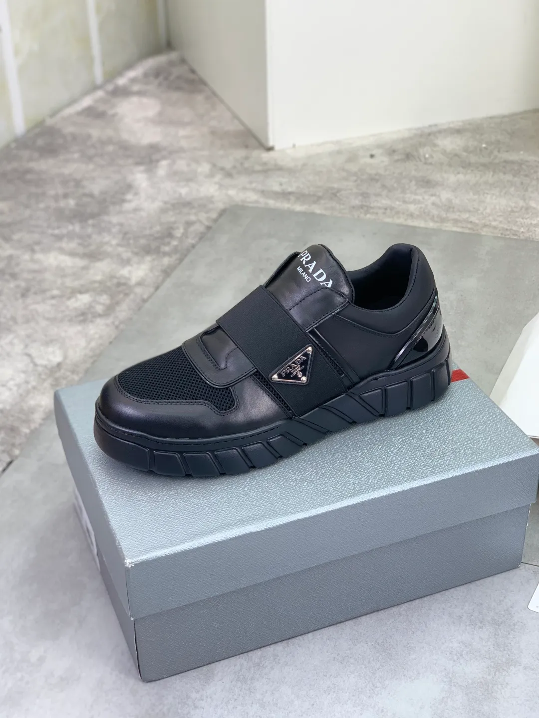 Men's men's shoes P560💰 [Real Price] Popular models are on the official website, 🆘 Trendy brand (Prada) mainly promotes popular models, avant-garde and versatile fashionable men's shoes private version mold opening, cowhide surface splicing 1:1.. Stylish and simple, original imported cowhide lining cowhide feet; the atmosphere and personality are more fashionable, eye-catching and pursuing class. It will subvert the old ideas and be a must-have for fashionistas who want to spend time with you! Must keep it! Tall and comfortable, large and low, high-end quality workmanship. Code number: 38-45 2️⃣optional.